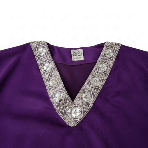 ثوب شمواه بنفسجي دافئ مزين بكلفة من قطع المرايا