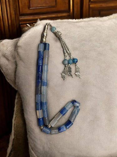 سبحة من العقيق الطبيعي سيد الأحجار بقطع برميلي ممي...