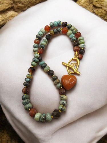 قلادة ثمينة من حجر الفيروز الافريقي وحجر العقيق ال...