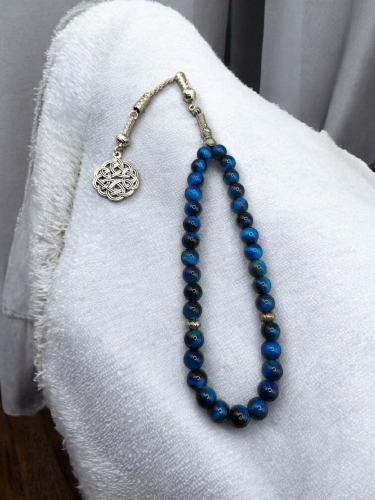 سبحة ٣٣ خرزة من حجر عين النمر الطبيعي الأزرق والمع...