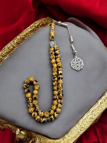 سبحة راقية 45 خرزة من كسر الكهرمان.