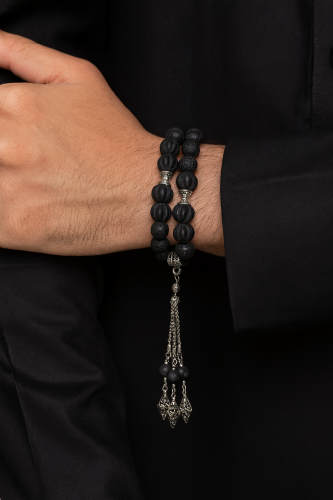 سبحة اسورة راقية ٣٣ خرزة من الحجر البركاني الطبيعي...