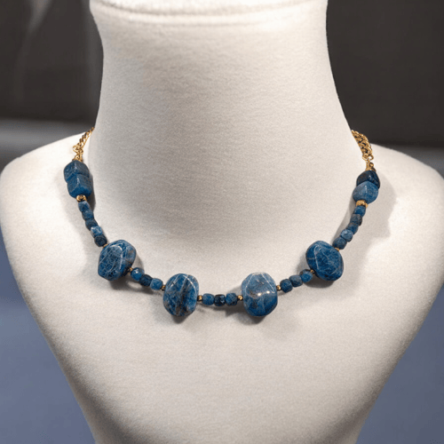 طقم مميز وجميل من حجر الاباتيت الطبيعي المعروف بتع...