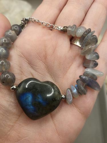 اسورة ثمينة من حجر الطاووس الطبيعي labradorite وال...
