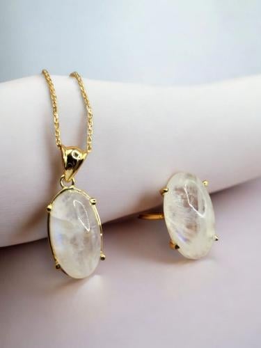 طقم جميل وفريد من حجر القمر الطبيعي خاتم مع قلادة،...