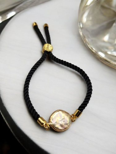 اسورة حبل حرير مزينة بقطعة من اللؤلؤ الزراعي، للار...