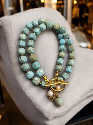 قلادة شوكر راقية مع شارم مطلية من الفيروز الطبيعي...