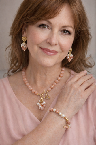 طقم الحنونة، من حجر العقيق الكاليسدوني مع اللؤلؤ ا...