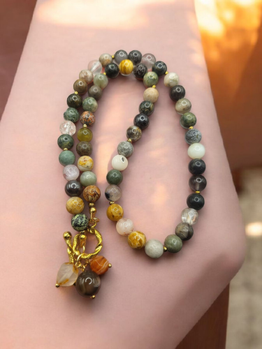 قلادة جميلة من الأحجار الطبيعية الخلابة، العقيق وا...