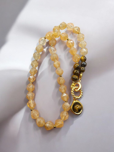 قلادة راقية ومميزة من حجر السترين وحجر عين النمر ا...