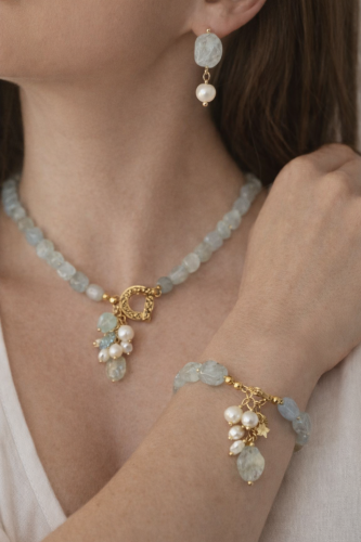 طقم مطلى جميل ومميز من حجر الاكوامارين الخام مع ال...