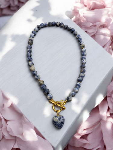 قلادة ناعمة من حجر العوهق (اللازورد) للارتداء اليو...