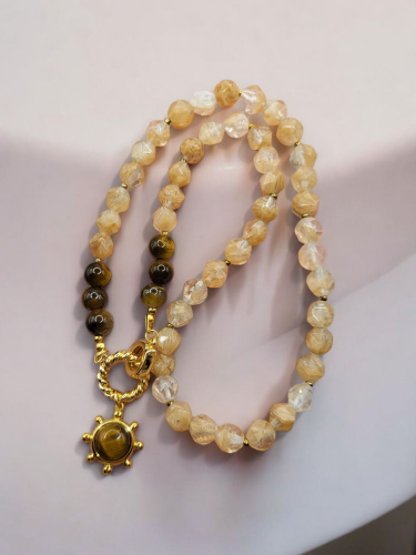 قلادة راقية ومميزة من حجر السترين وحجر عين النمر ا...