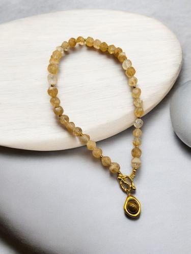 قلادة راقية من حجر السترين وحجر عين النمر للارتداء...