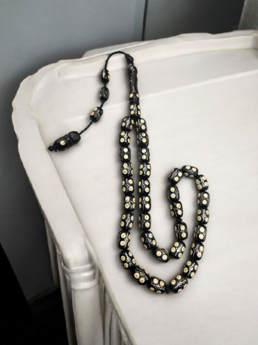 سبحة راقية وانتيك من خشب الكوك المشغول بالفضة عيار...