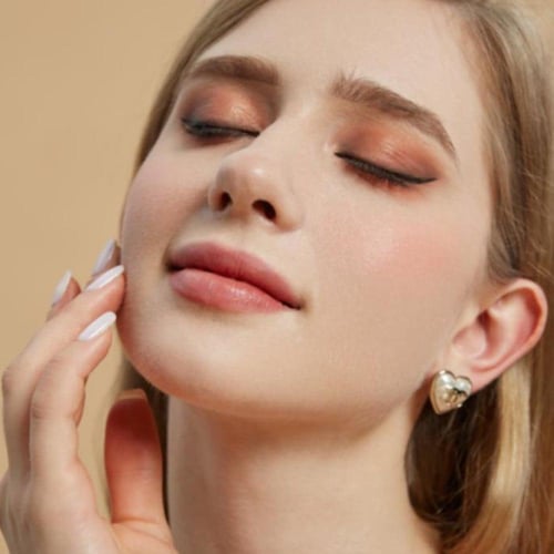 اكا بيوتي باليت موفي إضاءة و أحمر خدود و ظل عيون A...