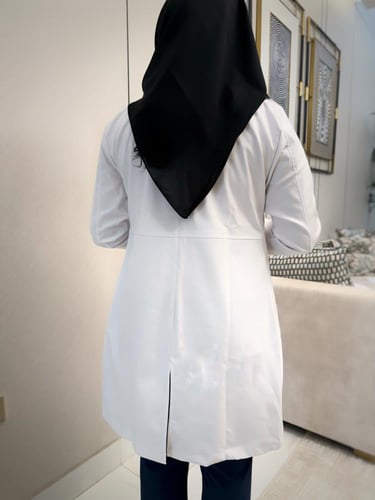‏Linear lab coat
