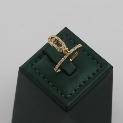 طقم ذهب بتصميم حديث بأجزاء لماعه - عيار 18