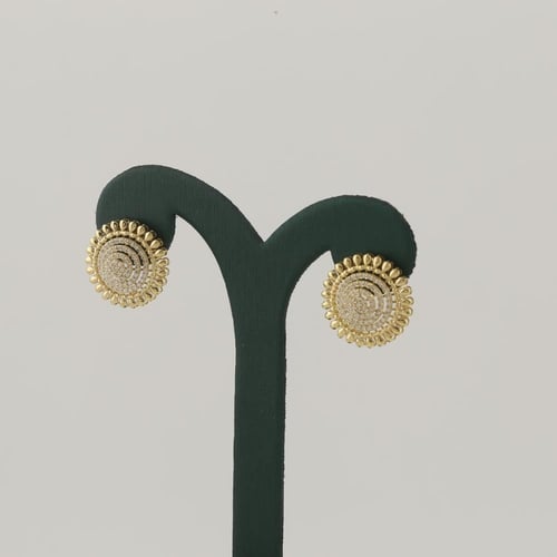 نصف طقم ذهب بتصميم ثريا لماع - عيار 18