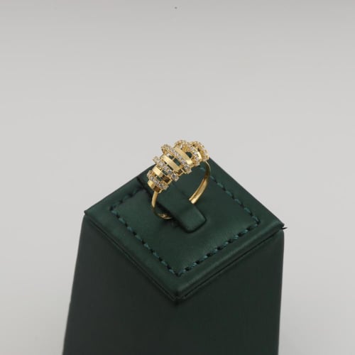 طقم ذهب بتصميم متفرد - عيار 18