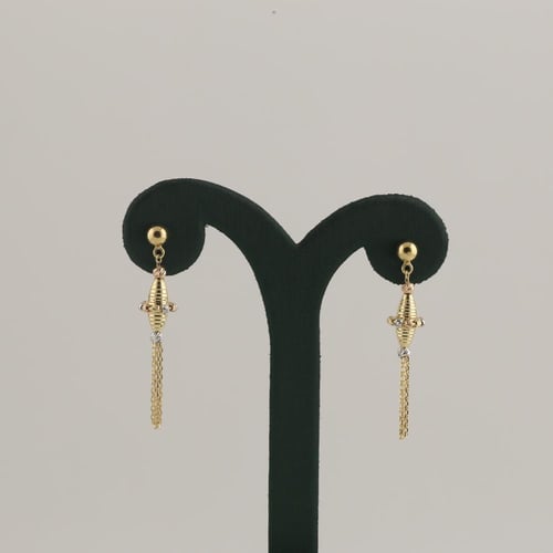 طقم ذهب مبروم بتصاميم هندسية مع دلايات - عيار 18