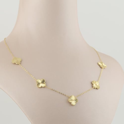 طقم ذهب بتصميم نبتة رباعية لماعة انيقة - عيار 18