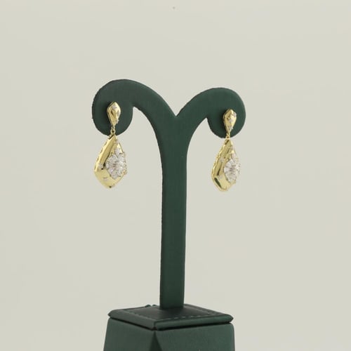 نصف طقم ذهب بتصميم مميز لماع ملفت - عيار 18