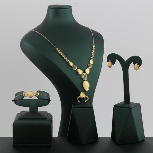 طقم ذهب بتصميم هندسية بأجزاء بصمة - عيار 21