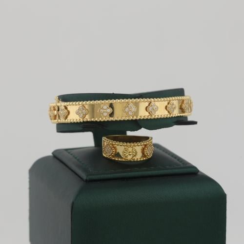 اسوارة وخاتم ذهب ورود ملاعة بأطراف كرات - عيار 18