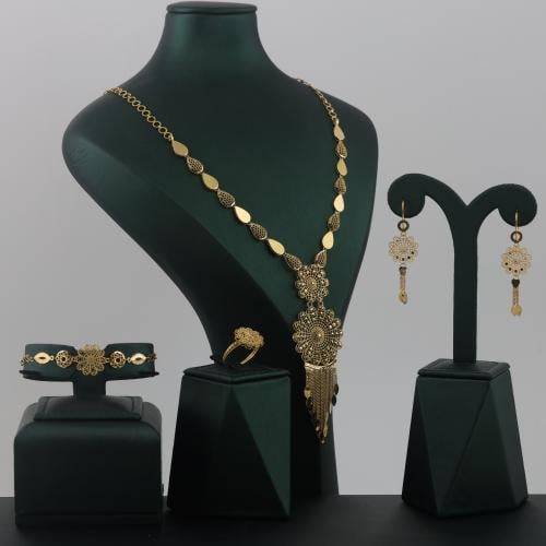 طقم ذهب دمعة بنقوش متعددة مع دلايات ورود - عيار 21