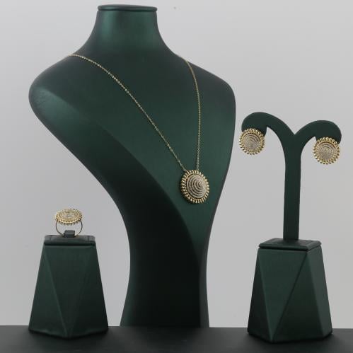 نصف طقم ذهب بتصميم ثريا لماع - عيار 18