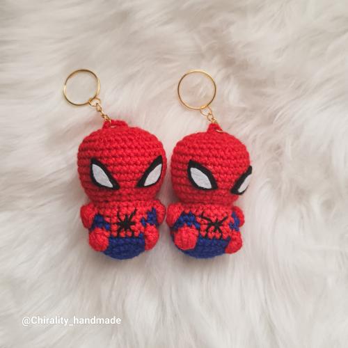 ميدالية كروشية سبيدرمان (صغير)