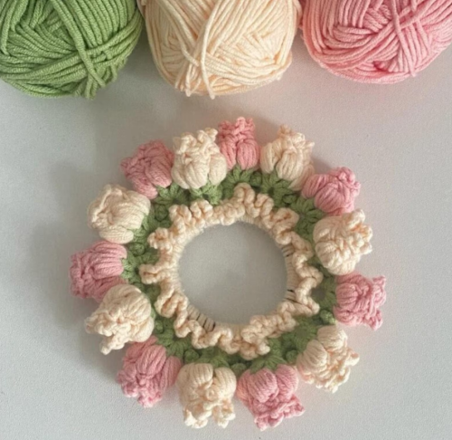 ربطة شعر كروشيه بالورد هدية لطيفة للبنات