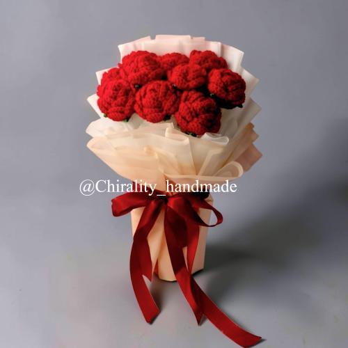 Crocheted bouquet of 10 roses