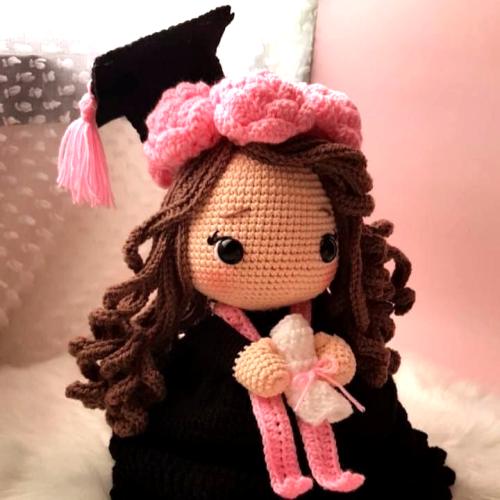2-in-1 Crochet Graduation Doll - Transforms into a Graduation Gift Bouquet
