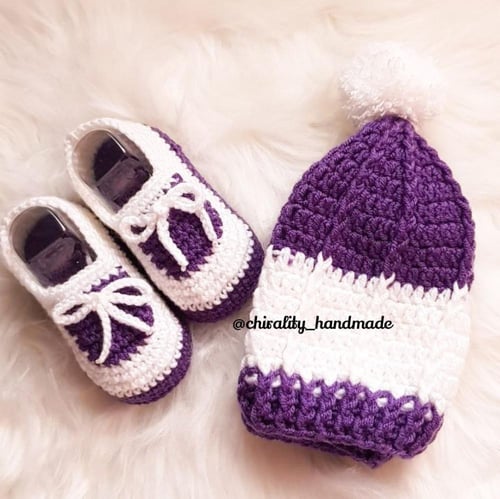 طقم حذاء و غطاء للراس للبيبي