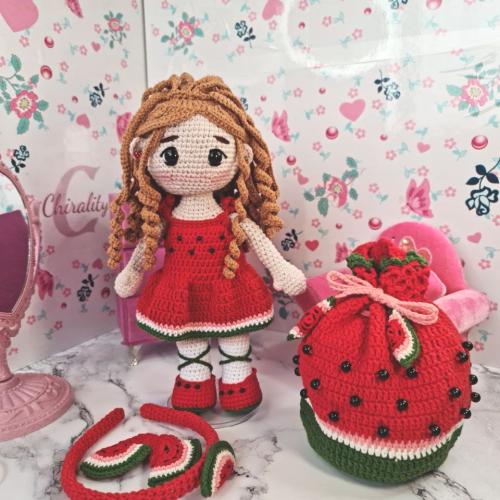 الدمية لولوه مع طقم شنطة اطفال بتصميم البطيخ الأحم...