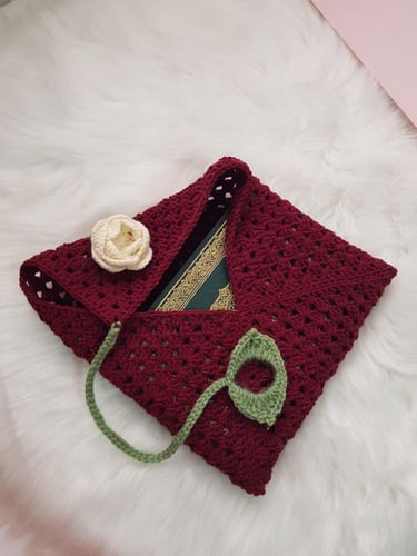 غطاء مصحف كروشيه مزين بالورد