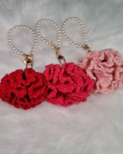 ميدالية الورد الجوري بسلسة لولو