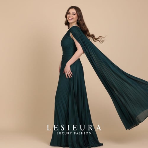 فستان اخضر غامق بكسرات ناعمة