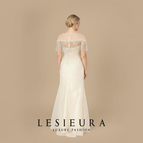 فستان سهرة بيج بتطريز فاخر