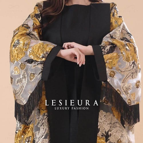 جلابية قطعتين بنقشات اسود وذهبي