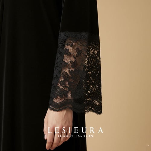 عباية إليز مخمل مع دانتيل