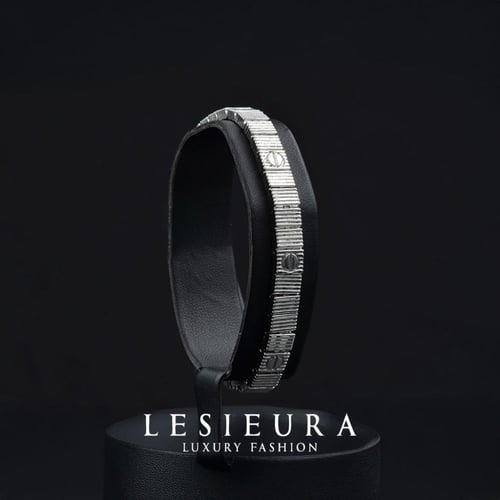 طقم اكسسوار سيليستيا الفضي بتصميم كارتييه