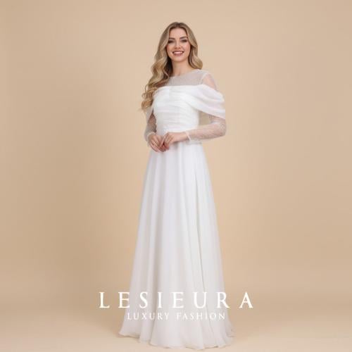 فستان سهرة ابيض طويل أنيق بأكمام لولو