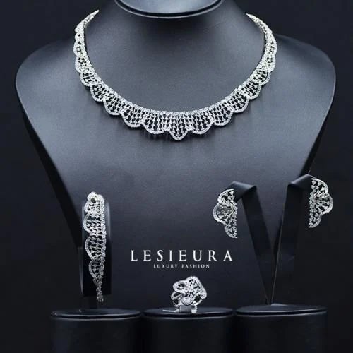 Valentina distinguished set