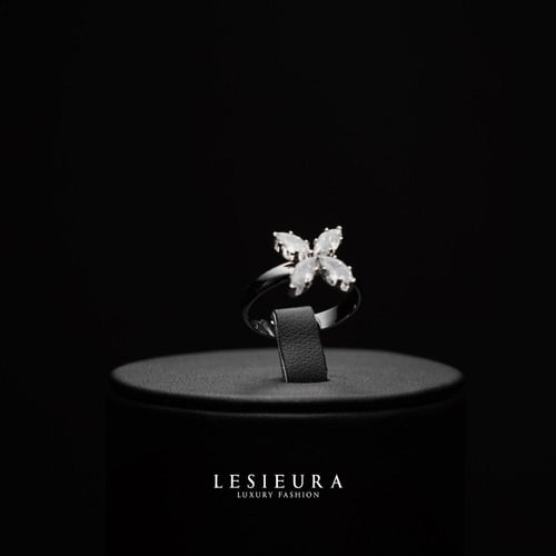 طقم اكسسوار إيزابيل الملكي ببريق الالماس وسحر الثل...