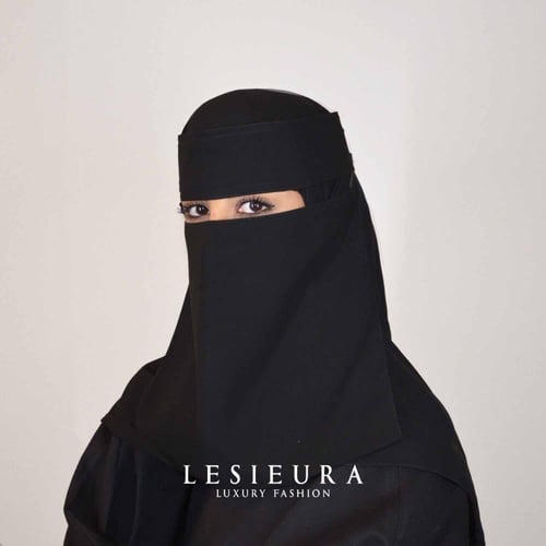 نقاب نص بخط مائل مع مقوى مع تبطين