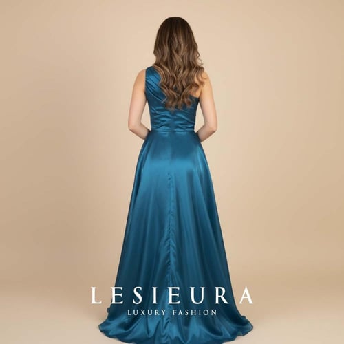 فستان ازرق ناعم بقماش لامع