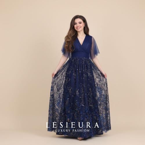 فستان سهرة كحلي مطرز مع أكمام قصيرة